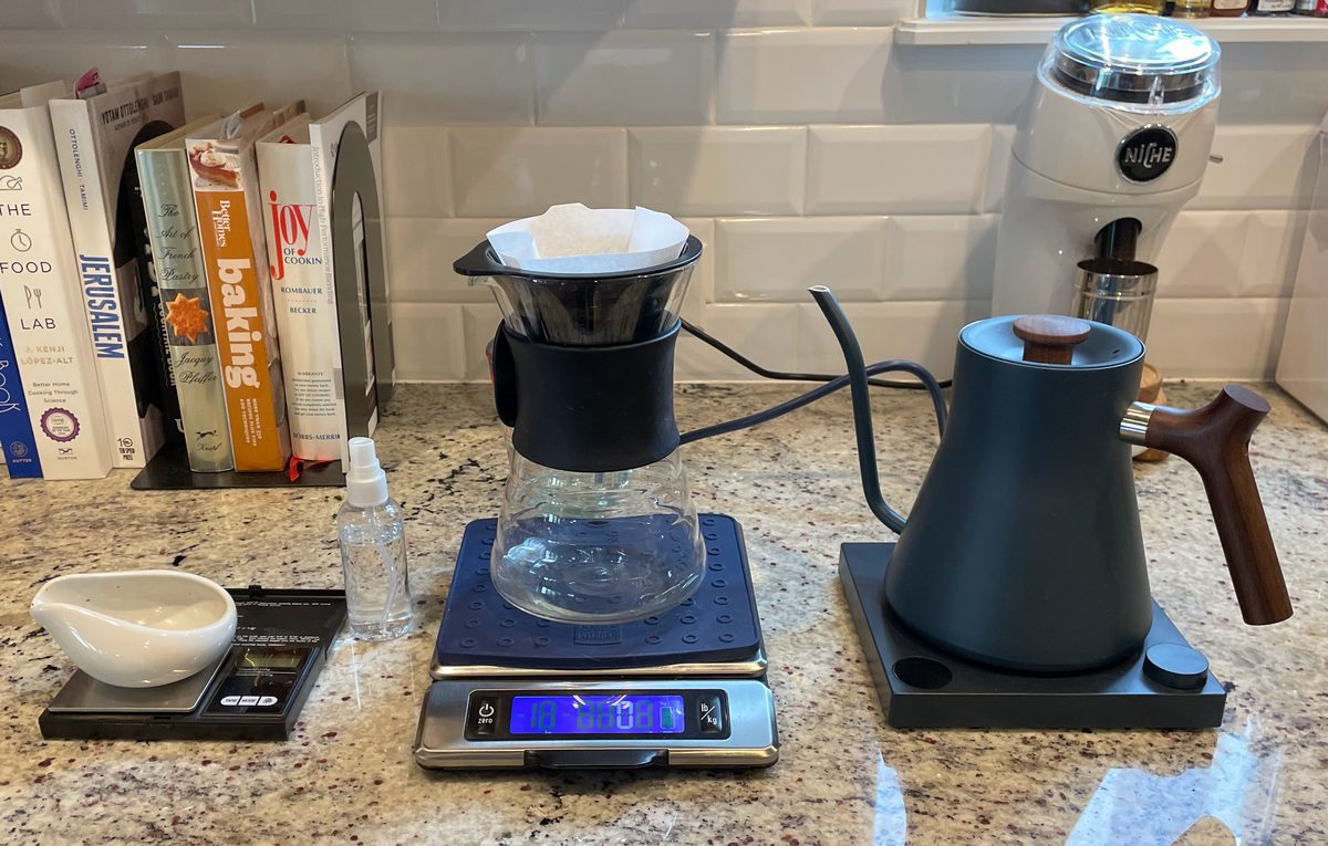 ドリップコーヒーの入れ方|杯数別の豆・お湯の量とタイマー早見表